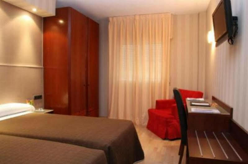 Hotel Villa De Barajas Madrid Dış mekan fotoğraf